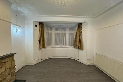 4 bedroom house to rent, Canterbury Avenue, Ilford