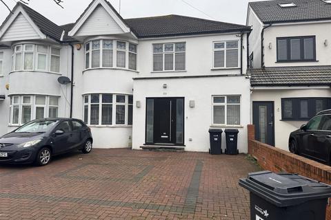 4 bedroom house to rent, Clayhall Avenue, Ilford