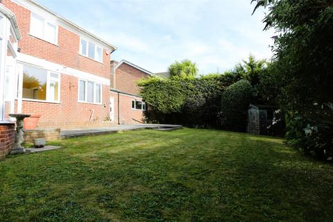 4 bedroom house to rent, Ash Close, Hove