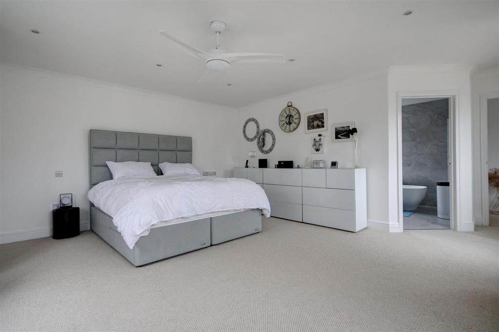 Main Bedroom 2.jpg