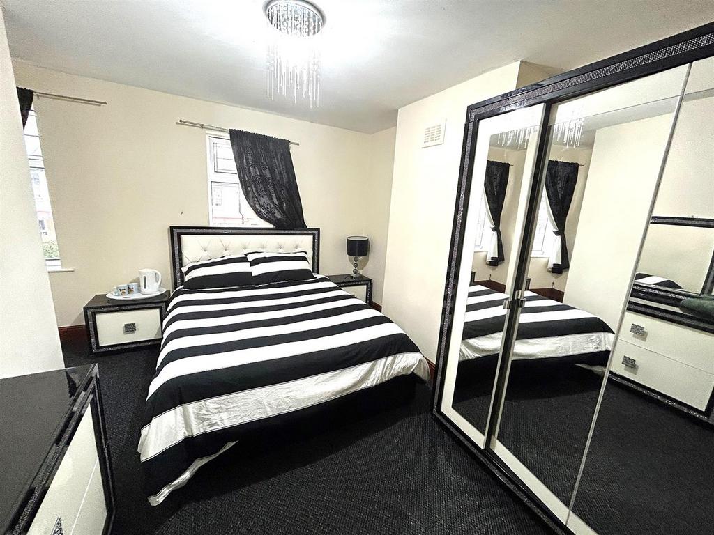 Bed 1.jpg