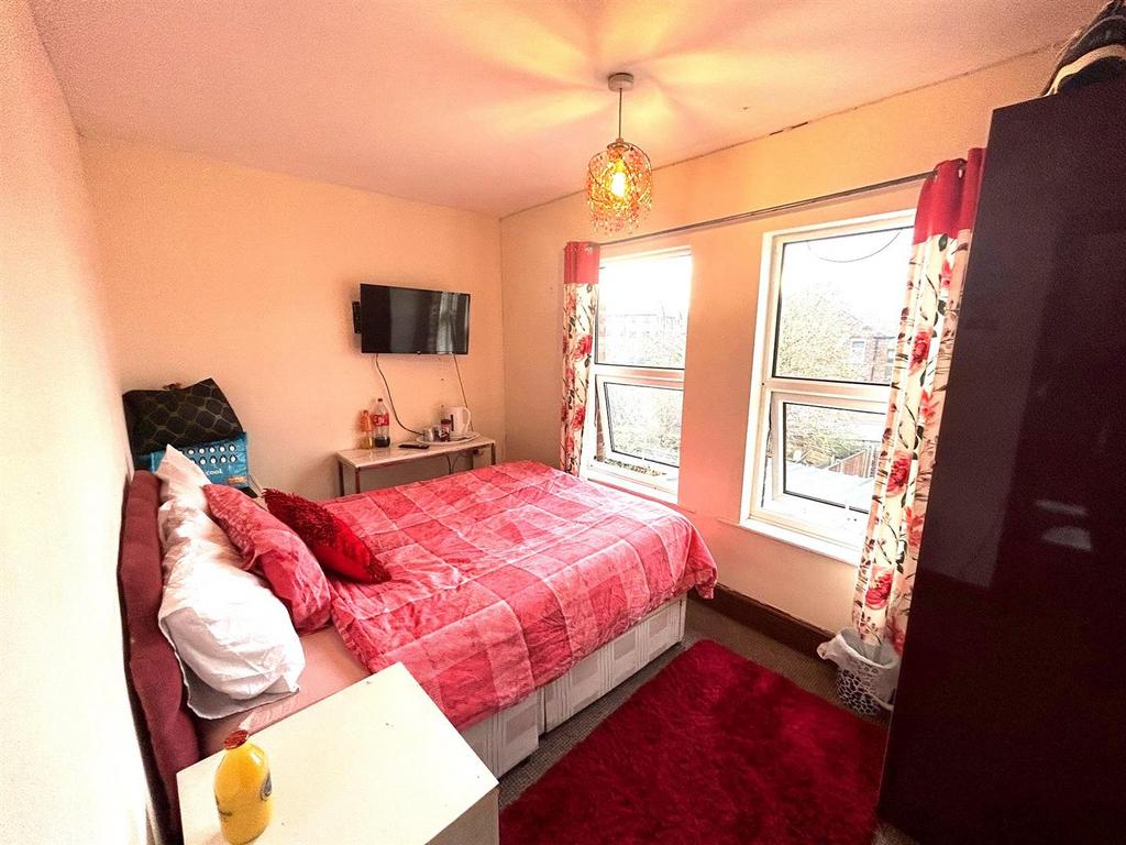 Bed 2.jpg