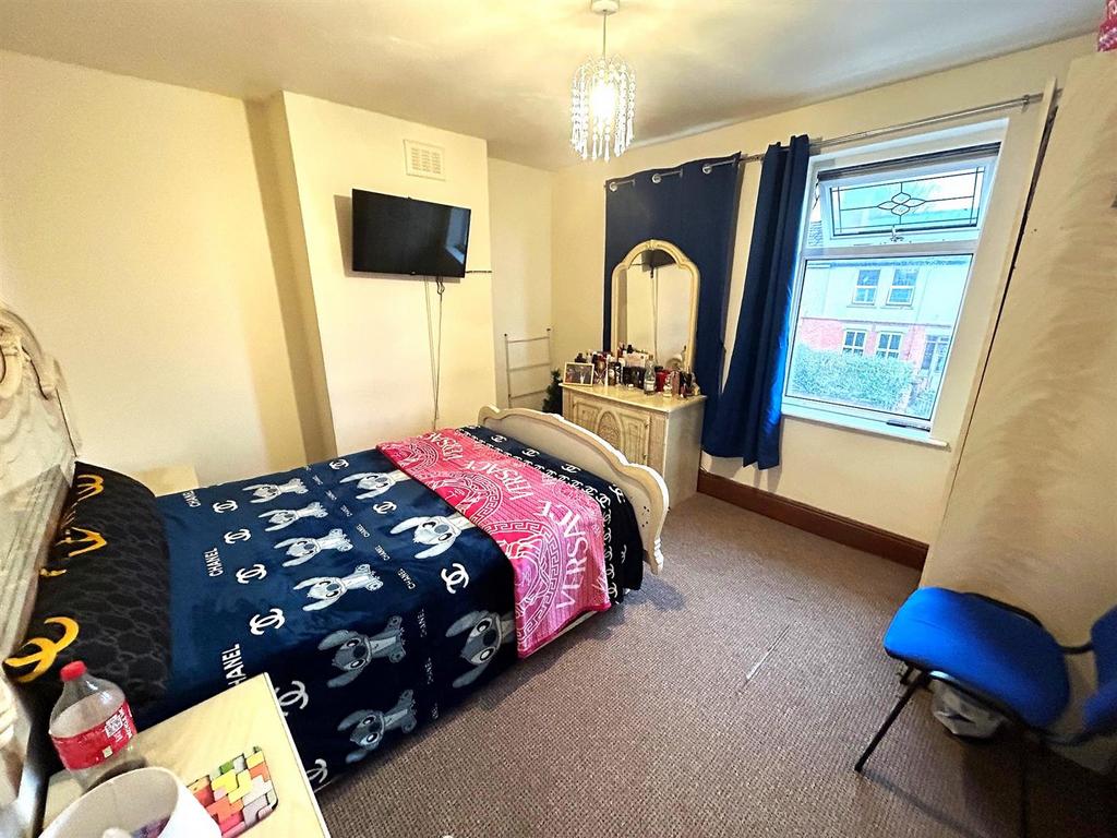 Bed 3.jpg