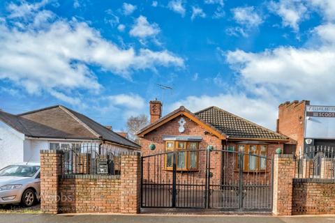 4 bedroom detached bungalow to rent, Cannock Road, Cannock WS11