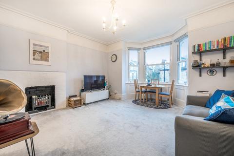 Flat 2a, 19 Birdhurst Road, South Croydon, CR2 7EF