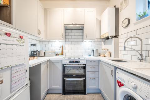 Flat 2a, 19 Birdhurst Road, South Croydon, CR2 7EF