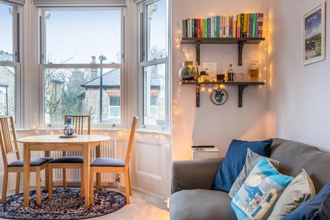 Flat 2a, 19 Birdhurst Road, South Croydon, CR2 7EF