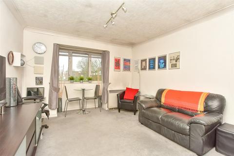 1 bedroom flat for sale, Ferrier Close, Rainham, Gillingham, Kent