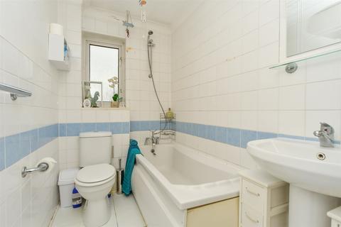 1 bedroom flat for sale, Ferrier Close, Rainham, Gillingham, Kent