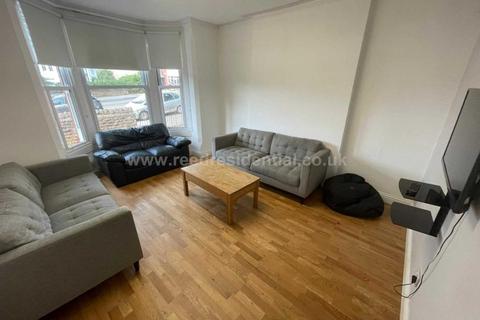 6 bedroom flat to rent, Derby Road, Nottingham NG7