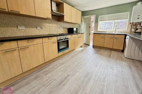 6 bedroom detached house to rent, Derby Road, Nottingham NG7