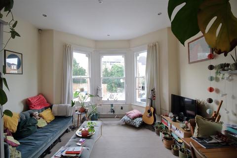 2 bedroom flat to rent, 58 Culverden Road, London SW12