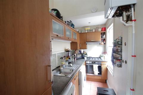 2 bedroom flat to rent, 58 Culverden Road, London SW12