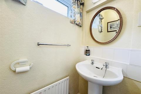 3 bedroom end of terrace house for sale, Post Office Row, Clayton West, HD8 9HE