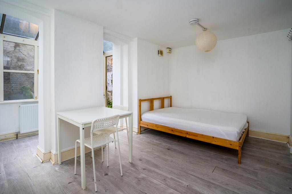 Apartment in London, Kentish Town - View 3