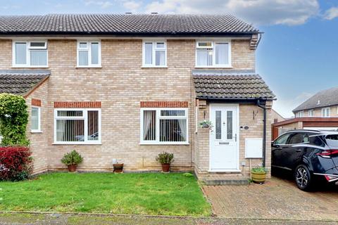 3 bedroom end of terrace house for sale, The Brambles, Bar Hill.