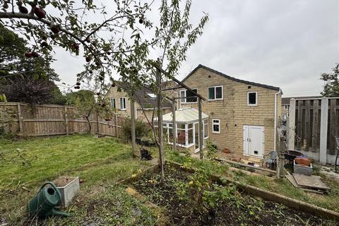3 bedroom detached house for sale, Moorlands View, Clayton West, HD8 9QH