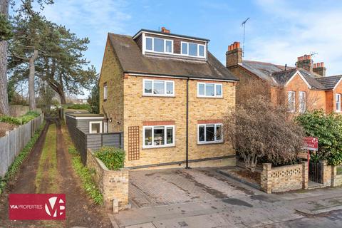 5 bedroom detached house for sale, Briscoe Road, Hoddesdon EN11