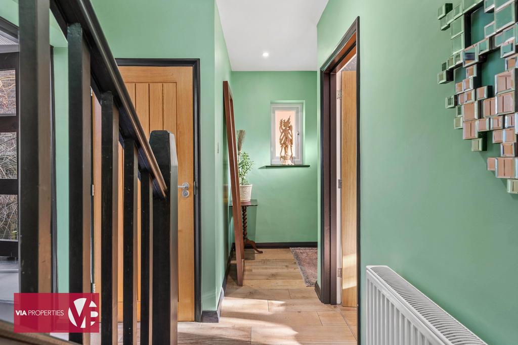 50 Briscoe Road Hoddesdon EN11 9 DG via...