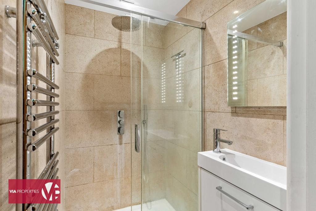 50 Briscoe Road Hoddesdon EN11 9 DG via...