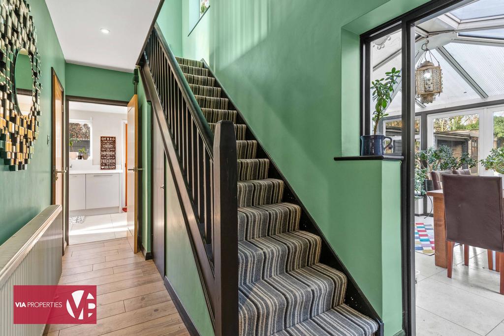 50 Briscoe Road Hoddesdon EN11 9 DG via...