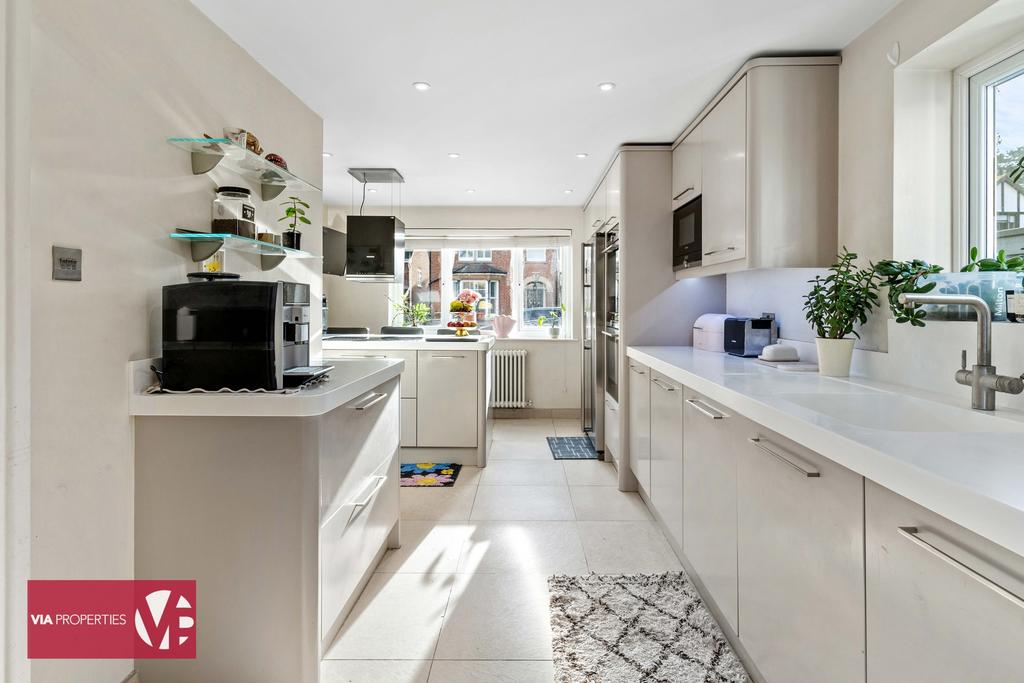 50 Briscoe Road Hoddesdon EN11 9 DG via...