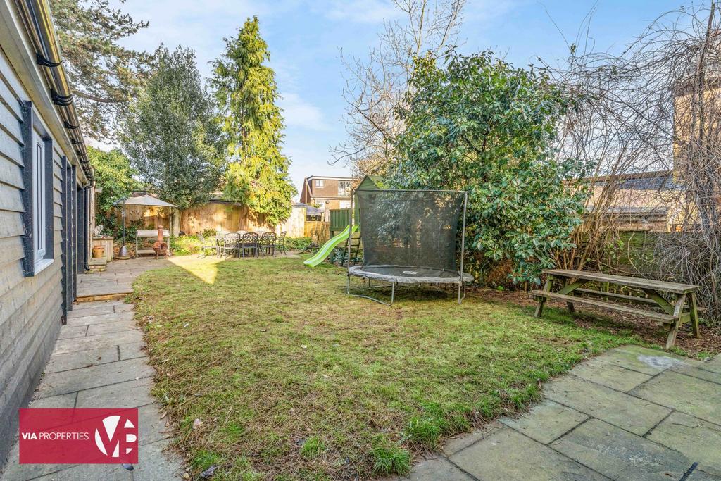 50 Briscoe Road Hoddesdon EN11 9 DG via...