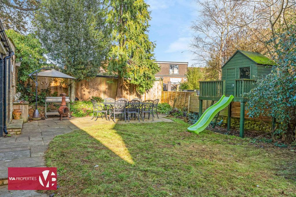 50 Briscoe Road Hoddesdon EN11 9 DG via...