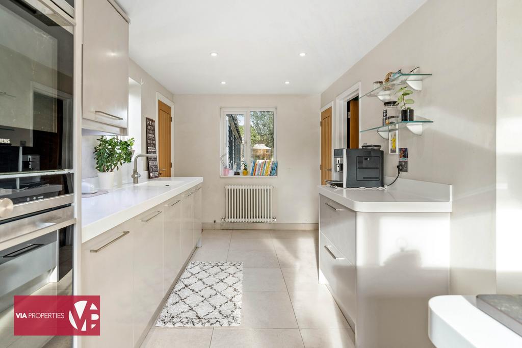 50 Briscoe Road Hoddesdon EN11 9 DG via...