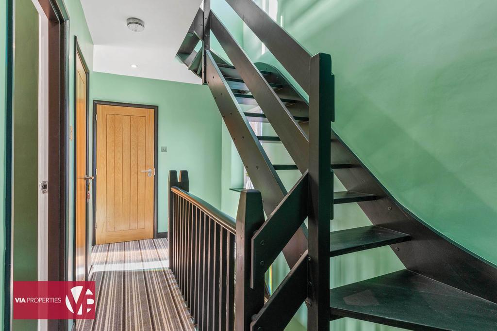 50 Briscoe Road Hoddesdon EN11 9 DG via...