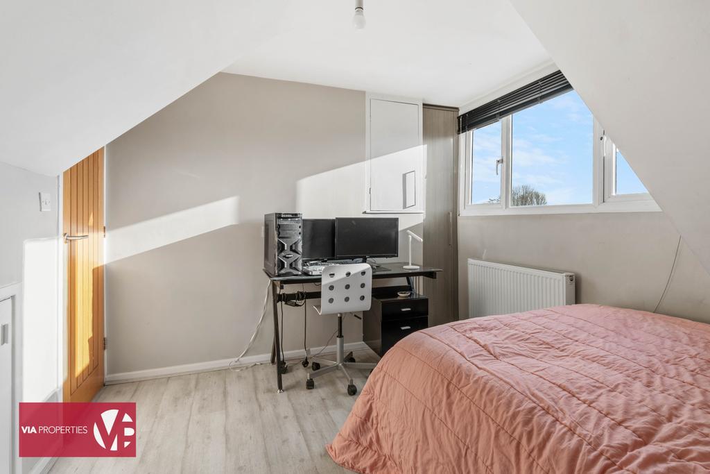 50 Briscoe Road Hoddesdon EN11 9 DG via...