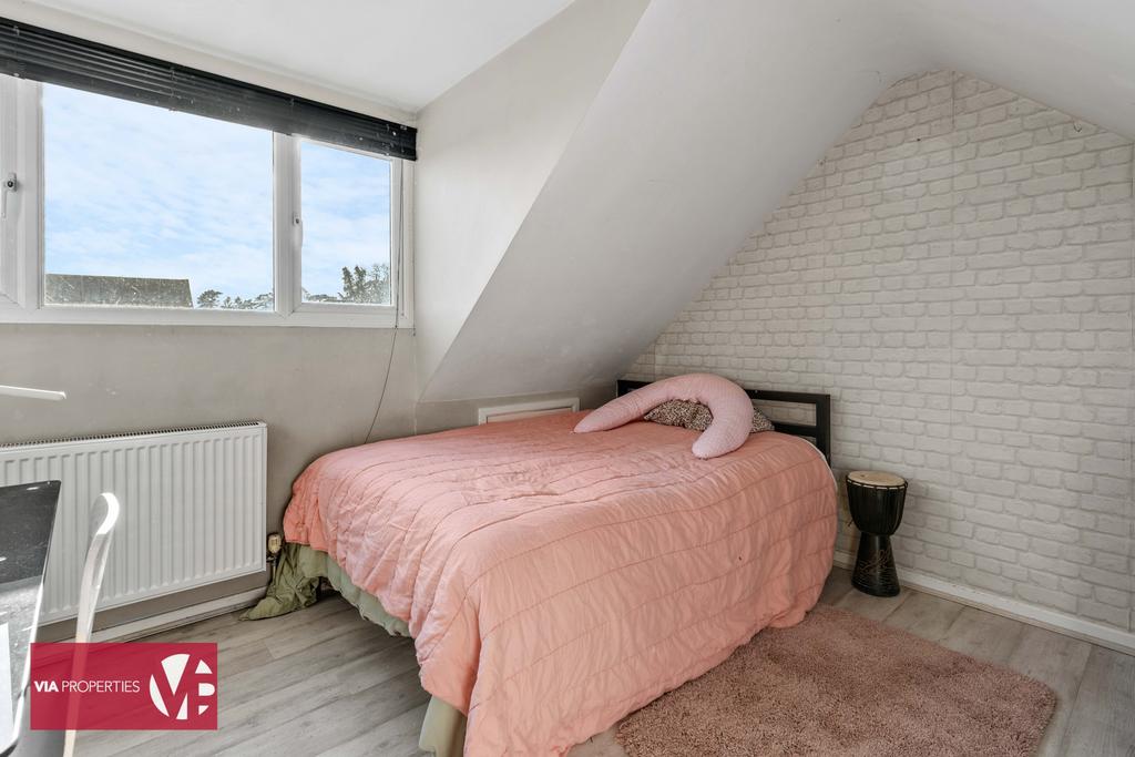 50 Briscoe Road Hoddesdon EN11 9 DG via...