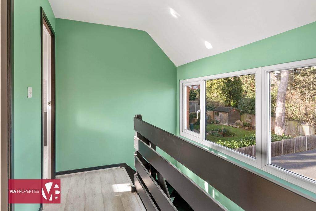 50 Briscoe Road Hoddesdon EN11 9 DG via...