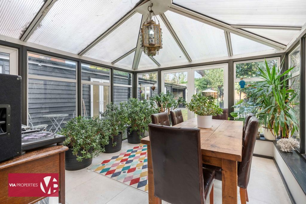 50 Briscoe Road Hoddesdon EN11 9 DG via...