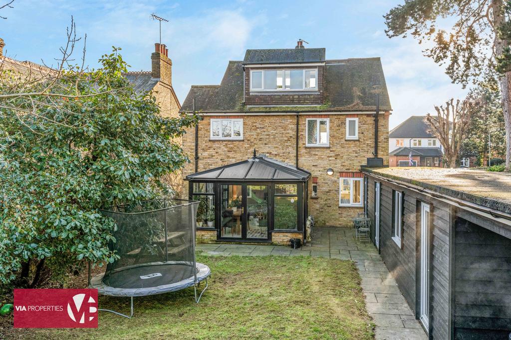 50 Briscoe Road Hoddesdon EN11 9 DG via...