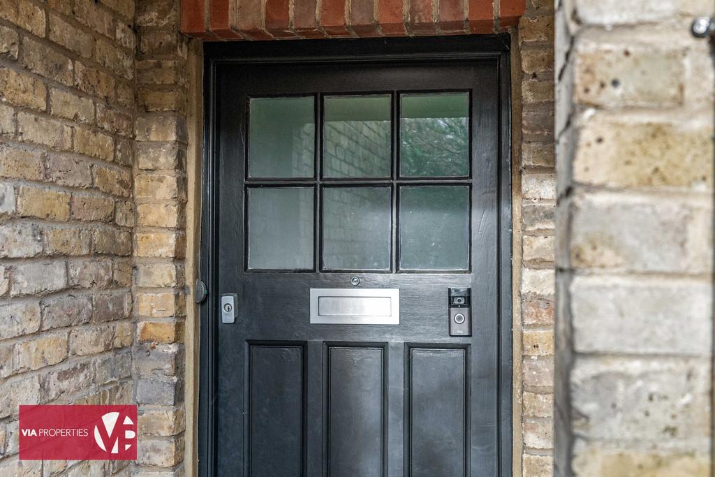 50 Briscoe Road Hoddesdon EN11 9 DG via...