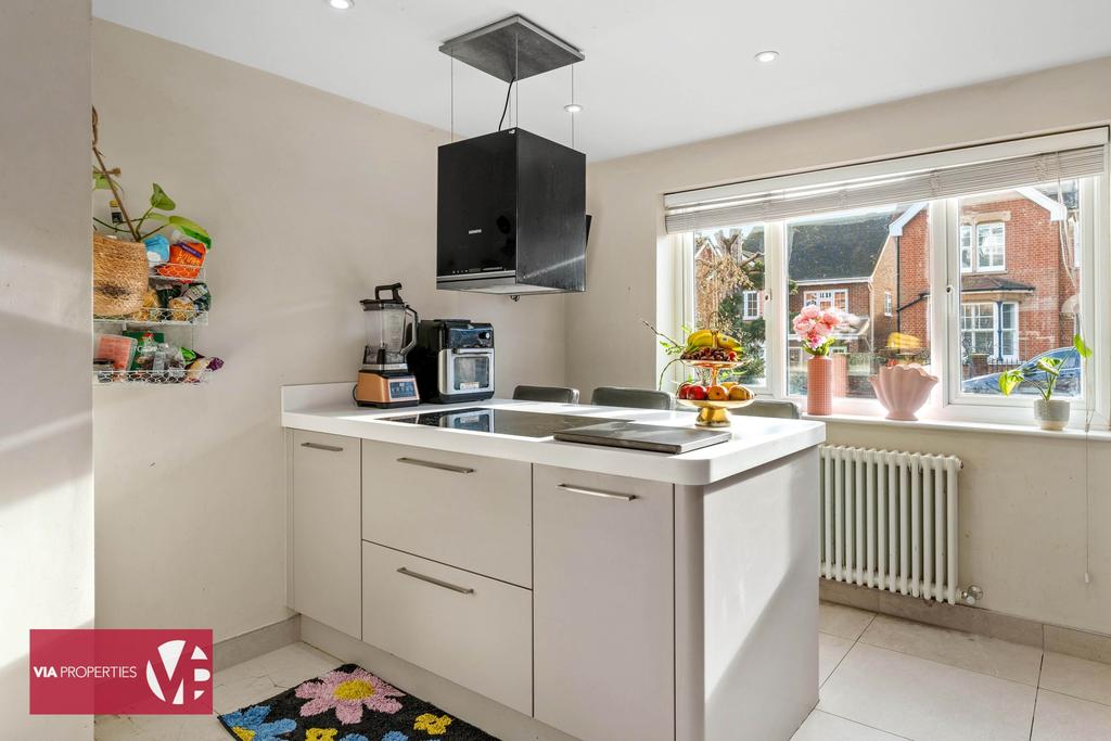 50 Briscoe Road Hoddesdon EN11 9 DG via...