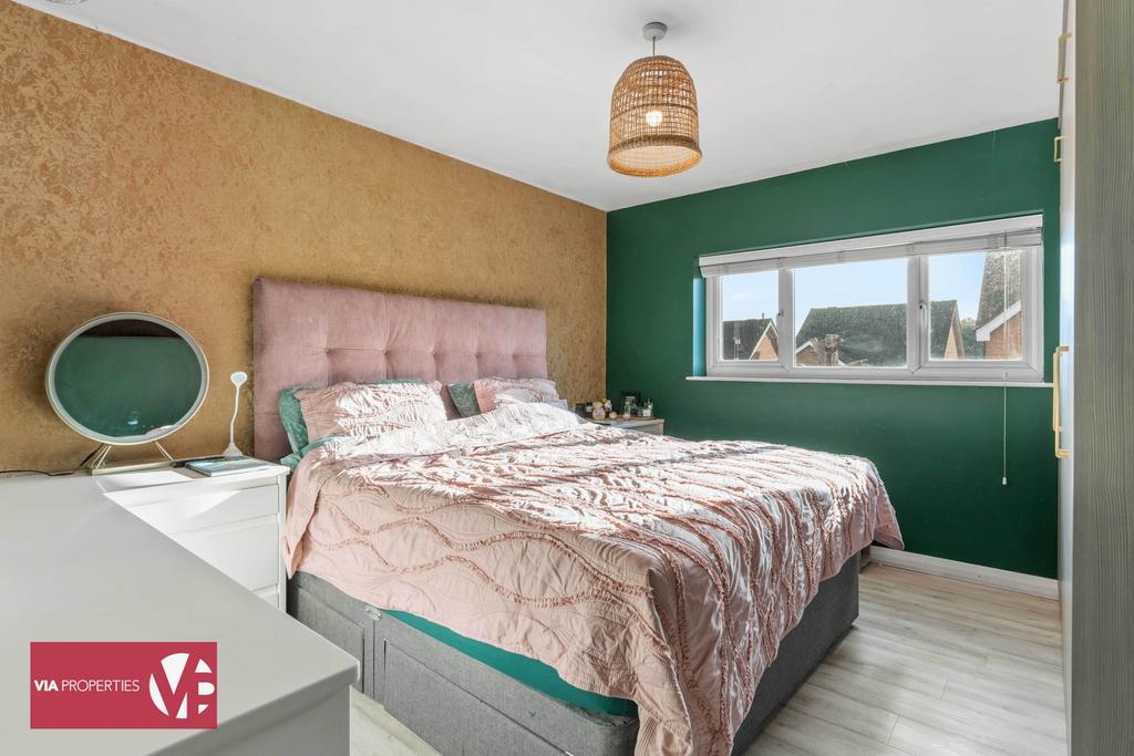 50 Briscoe Road Hoddesdon EN11 9 DG via...