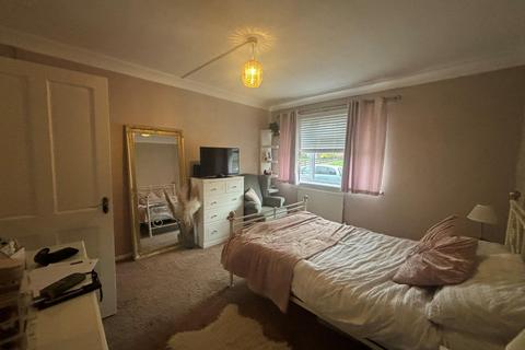 2 bedroom flat for sale, White Horse Avenue, Halstead CO9