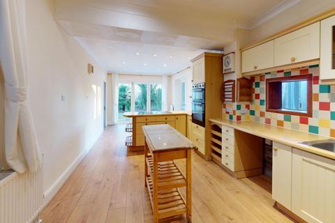 5 bedroom semi-detached house for sale, Tonbridge Road, Maidstone ME16