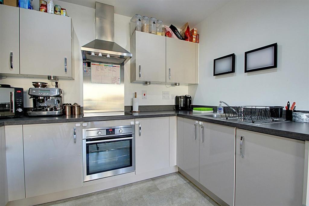 Kitchen 2.jpg