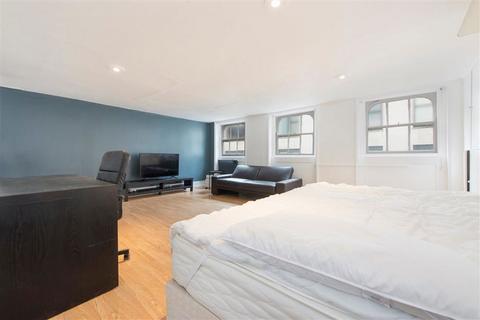 Studio to rent, Duke Street, London W1U