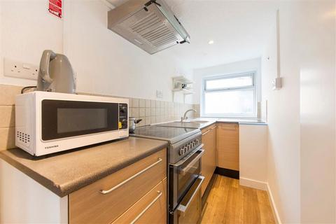 Studio to rent, Duke Street, London W1U