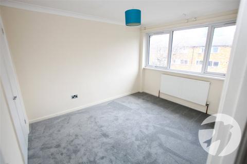 4 bedroom terraced house for sale, Oakways, London, SE9