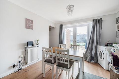 38 Abbey Road, Popley, Basingstoke, RG24 9DY