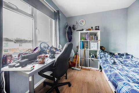 38 Abbey Road, Popley, Basingstoke, RG24 9DY