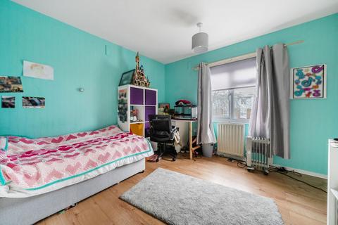 38 Abbey Road, Popley, Basingstoke, RG24 9DY