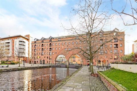 2 bedroom penthouse to rent, Middle Warehouse, Castle Quay, Manchester, M15