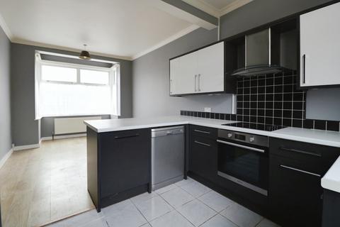 3 bedroom semi-detached house to rent, Central Avenue, Southend-on-sea, SS2