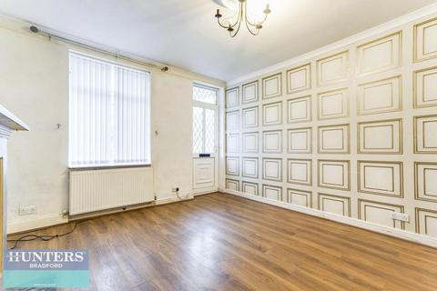 2 bedroom terraced house for sale, (TN) , Woodhall Avenue, Thornbury, Bradford, West Yorkshire, BD3 7BU